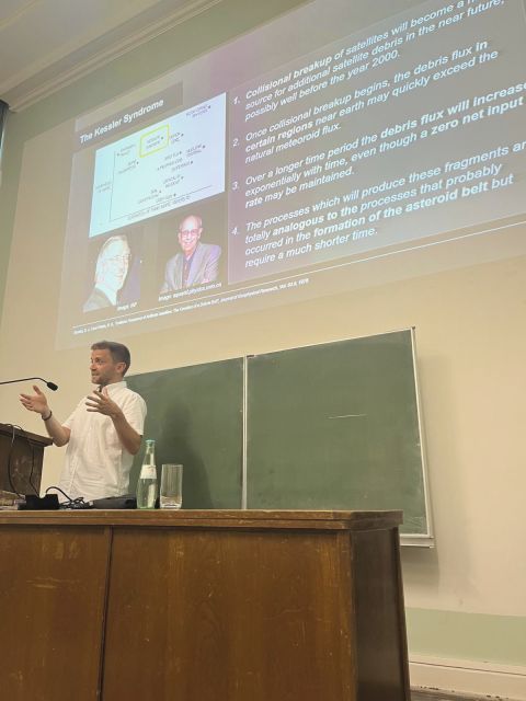 Vitali Braun holds a Lecture on “Navigating Debris: Cosmic Stories of Cooperation, Conflict and Chaos”